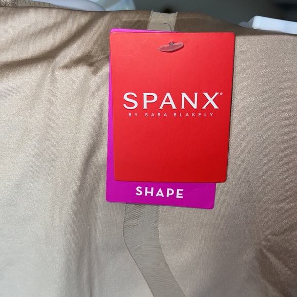 Spanx Haute Contour high-waisted thong. Size medium. Color soft sand - Picture 7 of 10